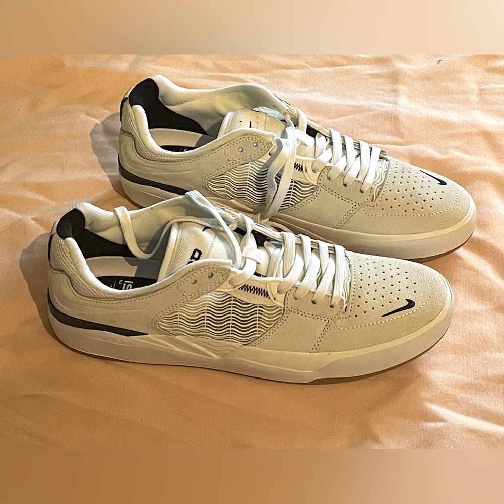 Nike SB Ishod Size 9 Summit White